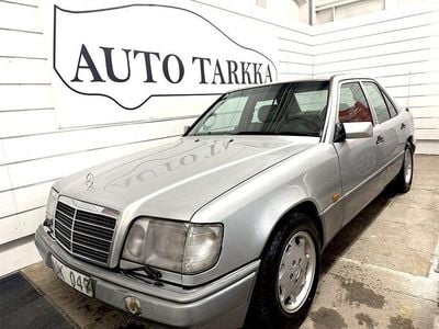 Begagnad Mercedes E200 136 HK (100 kW) 1995 Ljusgrå Sedan