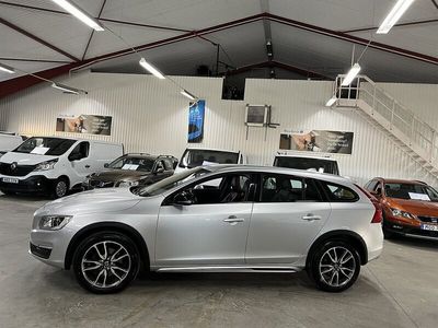 begagnad Volvo V60 CC D4 AWD 190hk Summum Classic