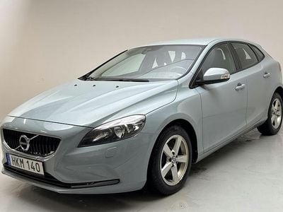 Ljusblå Begagnad 2017 Volvo V40 Kinetic | 159 900 kr (Marknadspris)