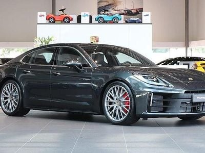 Grå Ny 2025 Porsche Panamera Halvkombi | 1 683 800 kr