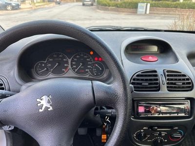 Begagnad Peugeot 206 89 HK (65 kW) 2001 Halvkombi