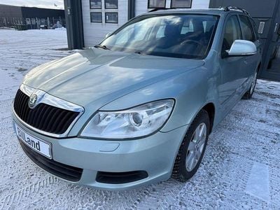 Begagnad Skoda Octavia Ambiente 122 HK (89 kW) 2011 Grön Kombi