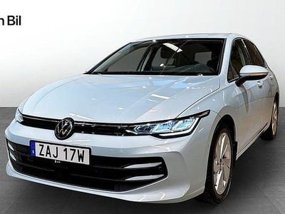 Blå Begagnad 2024 VW Golf VIII Comfortline Halvkombi | 309 900 kr (Marknadspris)