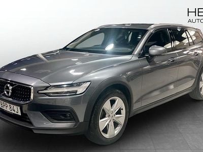 Grå Begagnad 2019 Volvo V60 CC Kombi | 259 900 kr (Marknadspris)