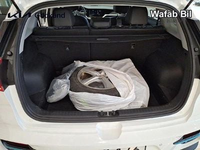 Begagnad Kia e-Niro Advance 150 kW (204 HK) 2022 /ud/clear white SUV