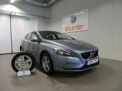 Blå Begagnad 2017 Volvo V40 | 169 900 kr (Marknadspris)