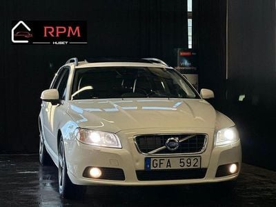 Vit Begagnad 2013 Volvo V70 Momentum Kombi | 119 900 kr (Marknadspris)