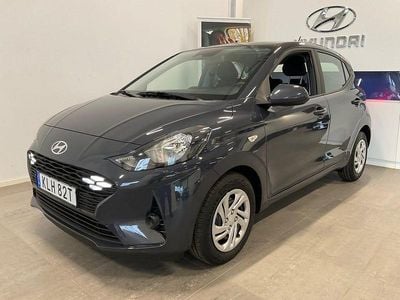 Grå Ny 2025 Hyundai i10 Essential Halvkombi | 174 000 kr (Marknadspris)