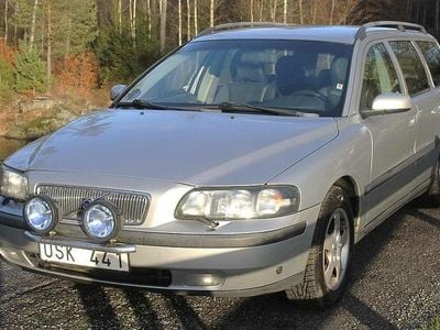 Grå Begagnad 2004 Volvo V70 Business Edition Kombi | 29 000 kr (Marknadspris)