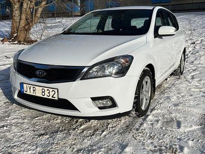 Begagnad Kia Ceed 125 HK (91 kW) 2010 Halvkombi