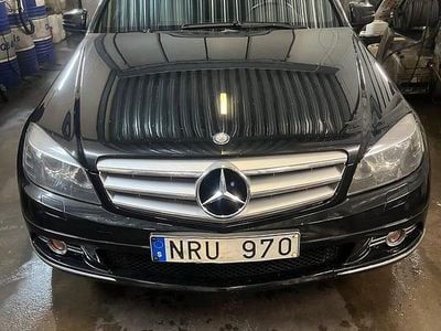 Svart metallic Begagnad 2010 Mercedes C180 Kombi | 85 000 kr (Dyr)