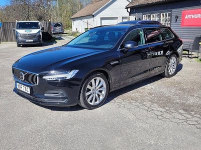 Svart Begagnad 2022 Volvo V90 Momentum Kombi | 208 000 kr (Marknadspris)