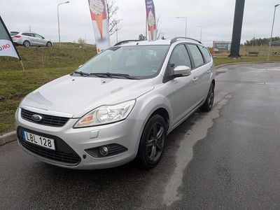 Begagnad Ford Focus Platinum 90 HK (66 kW) 2011 Grå Kombi