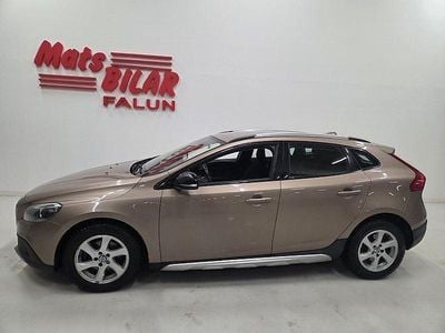 Begagnad Volvo V40 Momentum 114 HK (83 kW) 2013 Brun Halvkombi