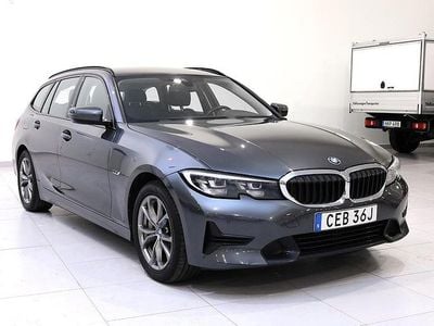 Grå Begagnad 2022 BMW 330e Sport Line Kombi | 229 900 kr (Superpris)