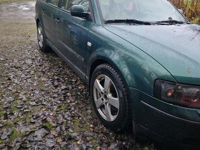 Grön Begagnad 2000 VW Passat Comfortline Kombi | 14 500 kr
