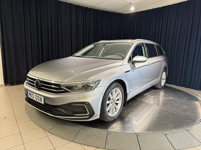 Silver (silver metallic) Begagnad 2022 VW Passat Executive Kombi | 269 000 kr (Marknadspris)