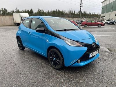 Blå Begagnad 2015 Toyota Aygo Halvkombi | 59 900 kr (Superpris)