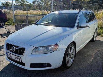 Vit Begagnad 2010 Volvo V70 Momentum Kombi | 38 000 kr (Marknadspris)