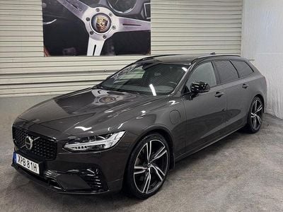 Grå Begagnad 2020 Volvo V90 R-Design Kombi | 389 000 kr (Marknadspris)