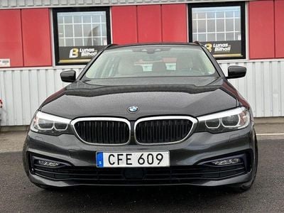 Grå Begagnad 2018 BMW 520 Sport Line Kombi | 214 900 kr (Marknadspris)