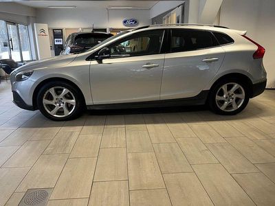Begagnad Volvo V40 CC Momentum 150 HK (110 kW) 2015 Silver Kombi