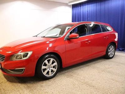 Röd Begagnad 2014 Volvo V60 Momentum Kombi | 134 900 kr (Marknadspris)