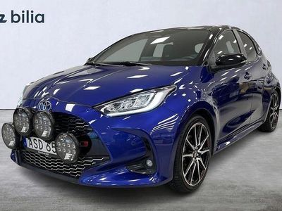 Blå Begagnad 2024 Toyota Yaris Hybrid Halvkombi | 289 900 kr