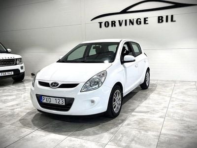 Begagnad Hyundai i20 Select 90 HK (66 kW) 2011 Vit Halvkombi