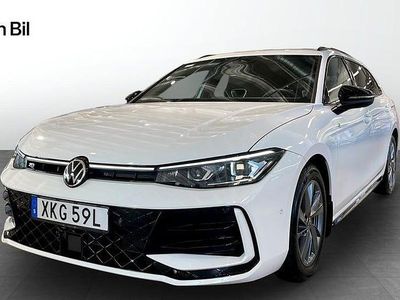 Vit Begagnad 2025 VW Passat R-line Kombi | 439 900 kr (Marknadspris)