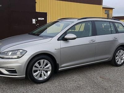 Begagnad VW Golf VII Comfortline 131 HK (96 kW) 2019 Silver Kombi
