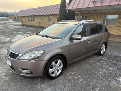 Begagnad Kia Ceed Sportswagon 128 HK (94 kW) 2012 Grå Kombi