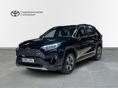 Svart Begagnad 2024 Toyota RAV4 Hybrid Active SUV | 399 900 kr (Marknadspris)