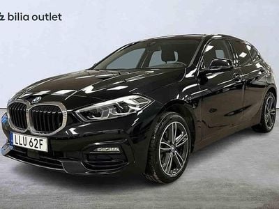 Begagnad BMW 118 Sport Line 136 HK (100 kW) 2022 Svart Halvkombi