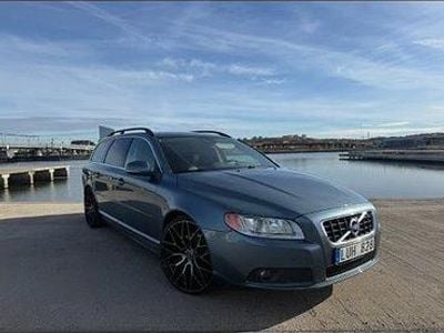Begagnad Volvo V70 Momentum 215 HK (158 kW) 2012 Blå metallic Kombi