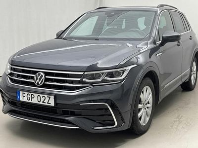 Grå Begagnad 2021 VW Tiguan R-line SUV | 359 900 kr (Lite dyr)