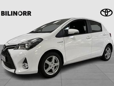 Vit Begagnad 2017 Toyota Yaris Hybrid Halvkombi | 144 000 kr (Bra pris)