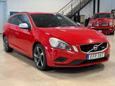 begagnad Volvo V60 D4 R-Design VOC NY KAMREM NYA SOMMARDÄCK NYSERVAD