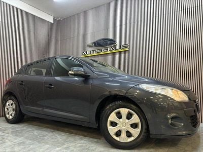 Begagnad Renault Mégane III 110 HK (80 kW) 2010 Mörkgrå Halvkombi