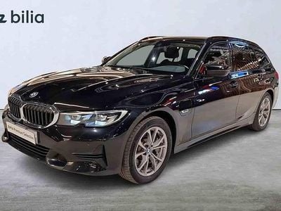 Svart Begagnad 2022 BMW 330e Kombi | 269 000 kr
