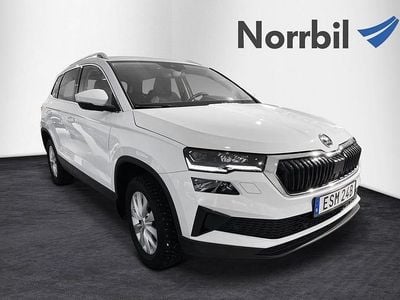 Vit Begagnad 2023 Skoda Karoq Style SUV | 299 900 kr (Marknadspris)