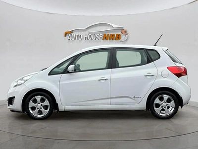 Begagnad Kia Venga Comfort 90 HK (66 kW) 2010 Vit Halvkombi