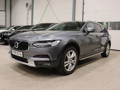 Grå Begagnad 2018 Volvo V90 CC Momentum Kombi | 299 900 kr
