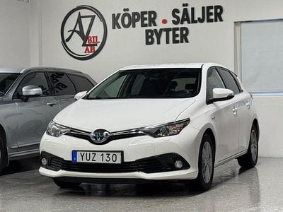 Vit Begagnad 2017 Toyota Auris Hybrid Comfort Halvkombi | 134 900 kr (Bra pris)