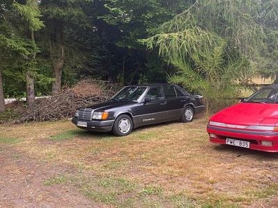 Begagnad 1993 Mercedes E200 Sedan | 15 000 kr