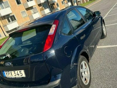 begagnad Ford Focus halvkombi 1,8
