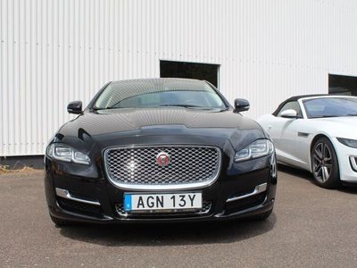 Begagnad Jaguar XJ 301 HK (221 kW) 2016 Svart Sedan