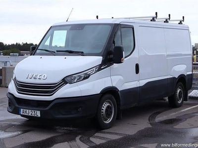 Vit svart Begagnad 2022 Iveco Daily Van | 297 500 kr