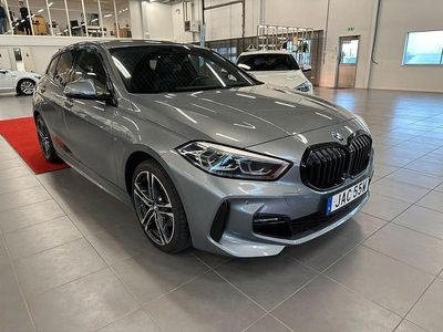 Begagnad BMW 118 M Sport 136 HK (100 kW) 2022 Grå Halvkombi