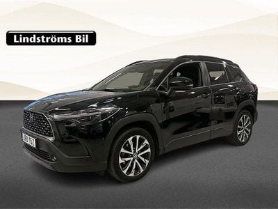 Svart Begagnad 2023 Toyota Corolla Cross Style SUV | 354 900 kr (Marknadspris)